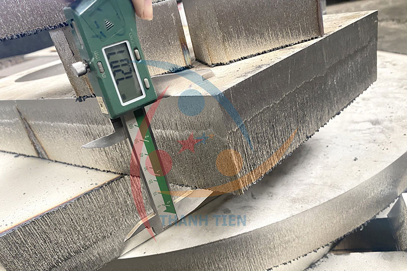 Dịch vụ cắt thép đến 70mm, cắt inox đến 100mm tại Thành Tiến