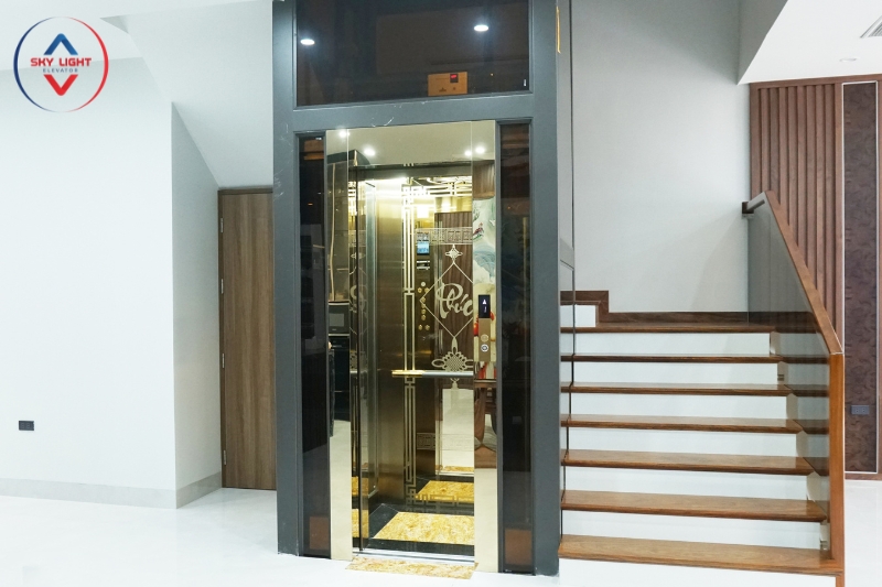 Thang máy tích hợp vào cầu thang bộ