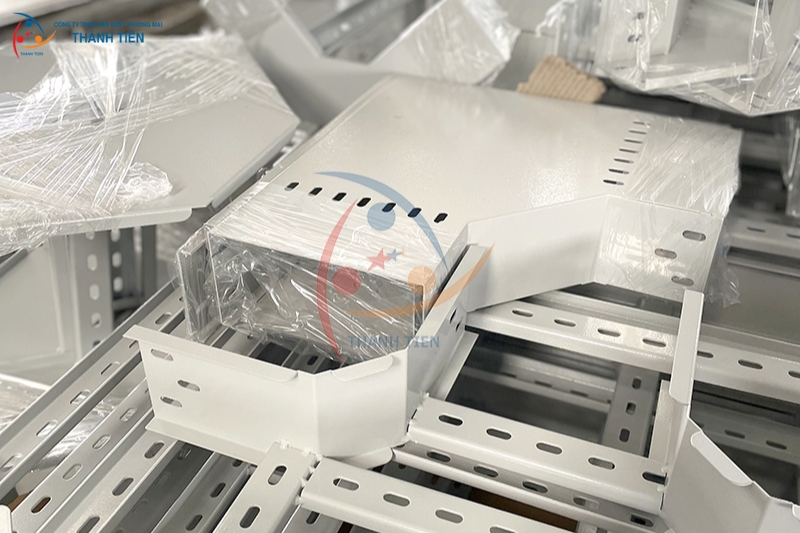 Đặc điểm và thông số kỹ thuật của co ngang máng cáp