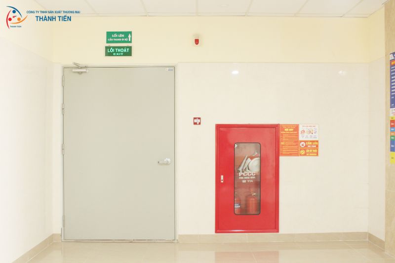 Lý do cửa cuốn chống cháy không thể thay thế cửa thép chống cháy