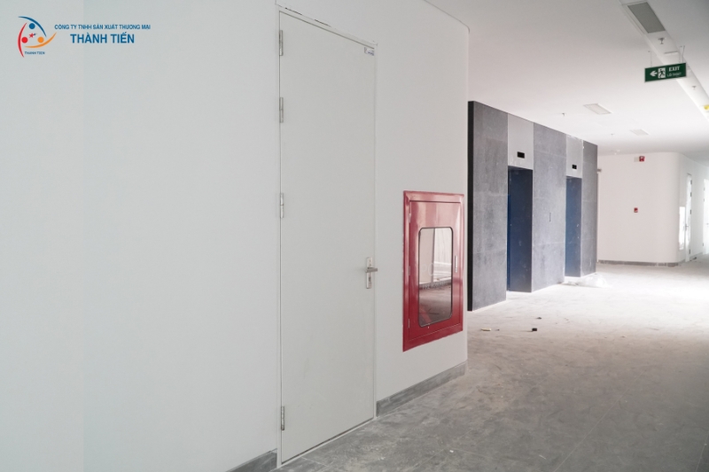 Lợi ích khi lắp cửa chống cháy tại khu vực thang máy