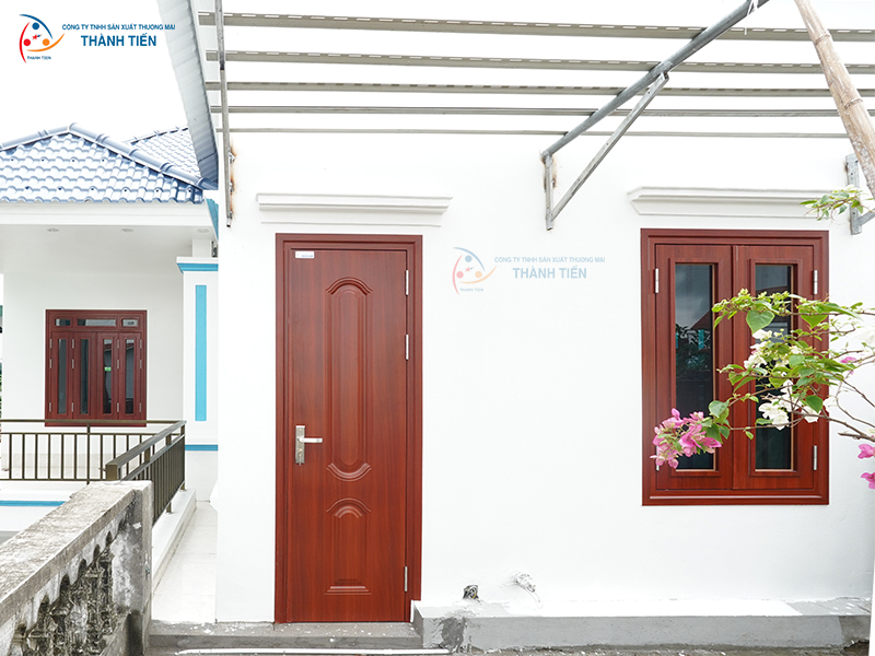 cửa thép vân gỗ dập huỳnh