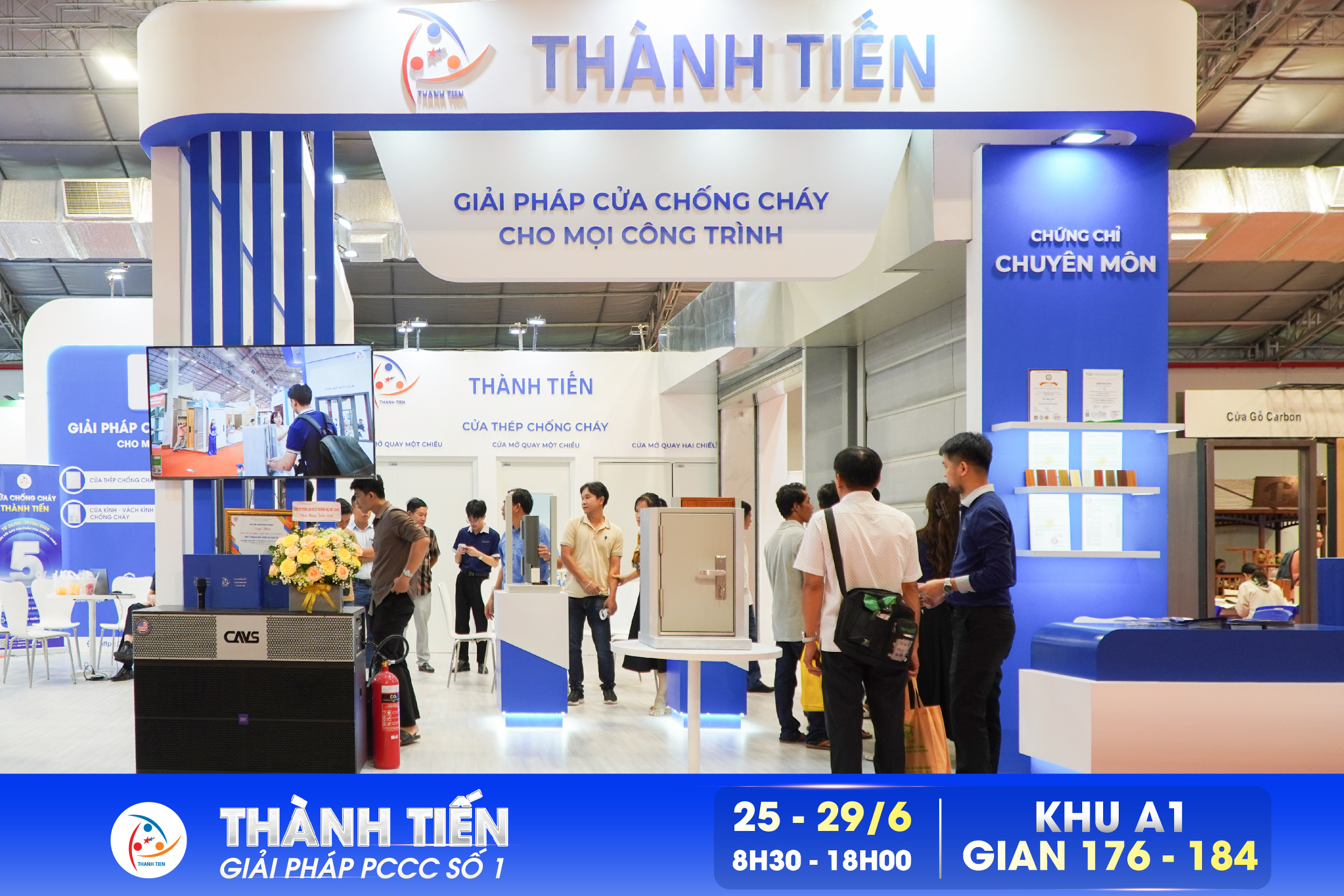 Thành Tiến đã thu hút lượng lớn khách hàng tham quan 